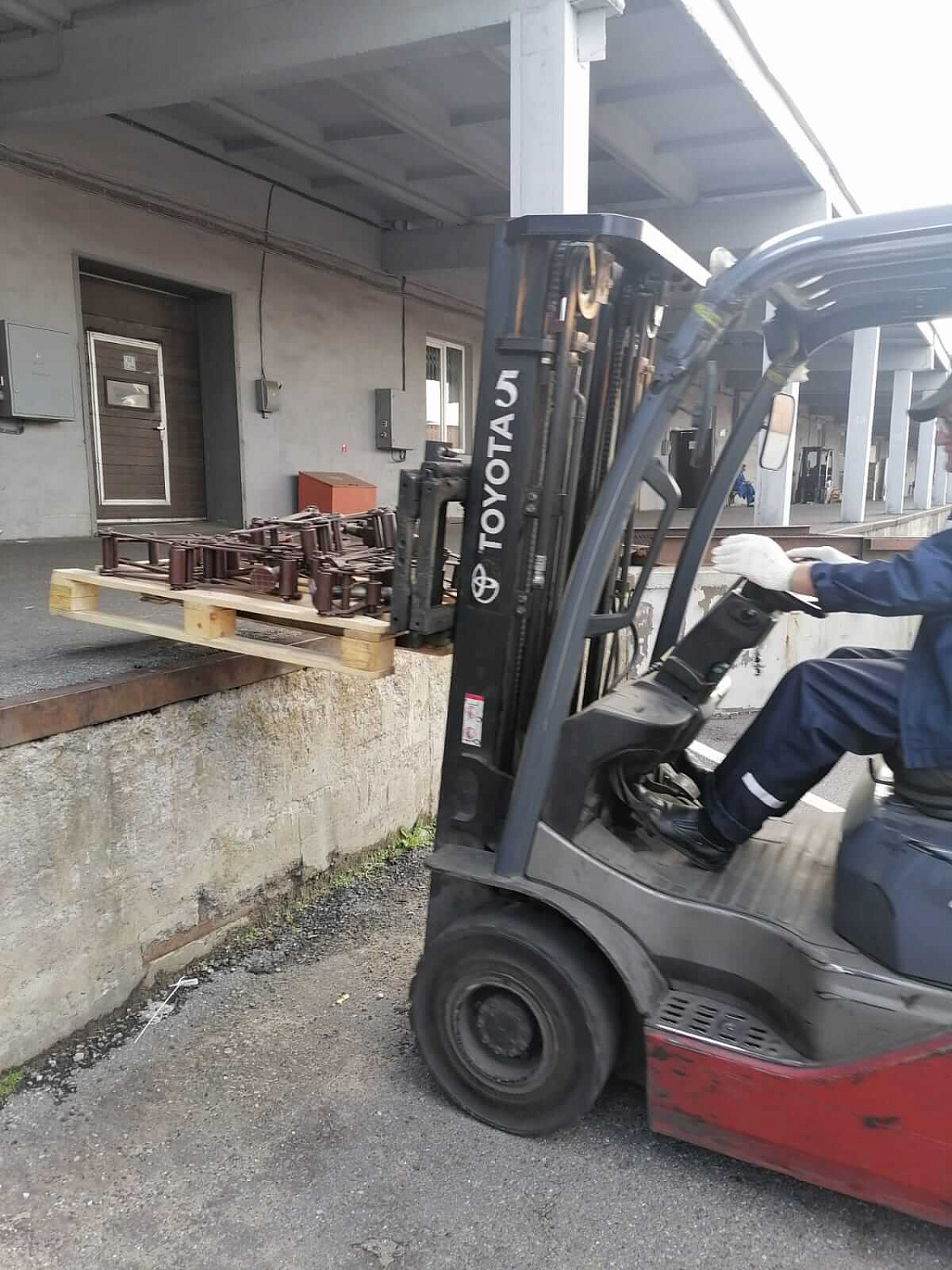 Отгрузка центраторов дилеру в Санкт-Петербурге