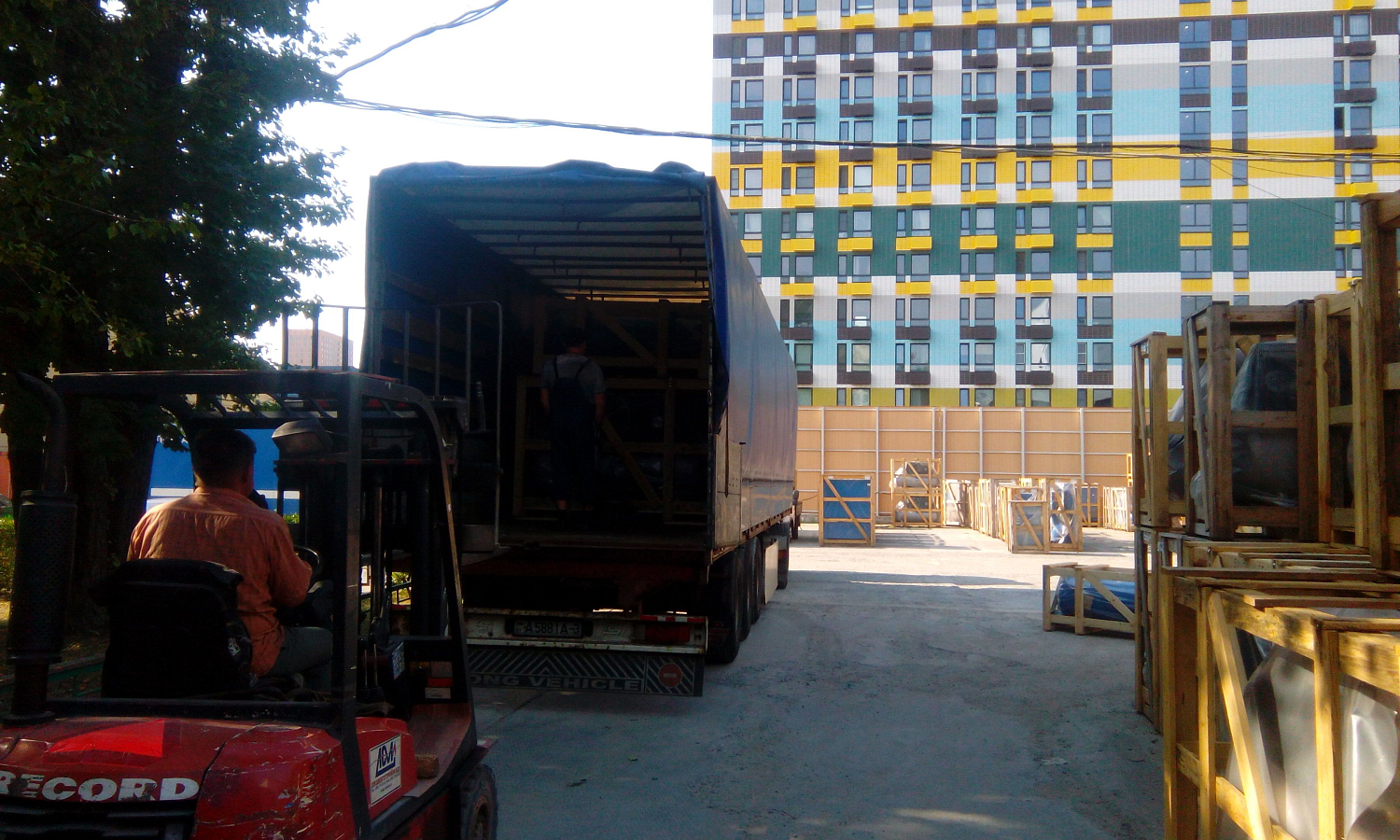 Поступление поршневых компрессоров и ресиверов Remeza на склад